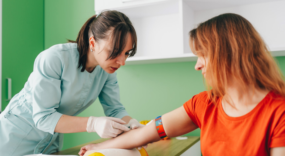 HIV przyspiesza w Polsce. A skuteczna profilaktyka wciąż poza zasięgiem wielu osób