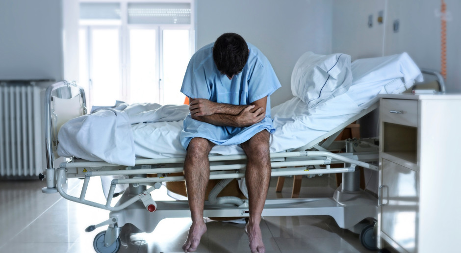 Atakuje nawet przed 40. Lekarz ostrzega: są przekonani, że dotyczy tylko starszych