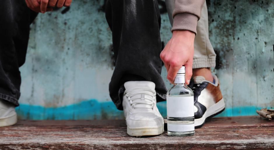 Tak piją dzieci w Polsce. Inicjacja alkoholowa ma miejsce bardzo szybko