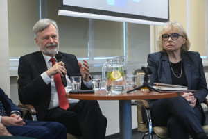  to nie wynagrodzenia medyków zrujnowały system ochrony zdrowia