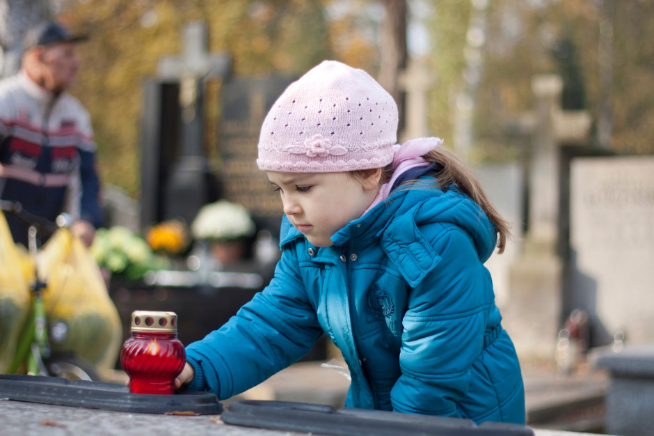 Co 26 minut jedno dziecko traci rodzica. Powstał poradnik dotyczący żałoby