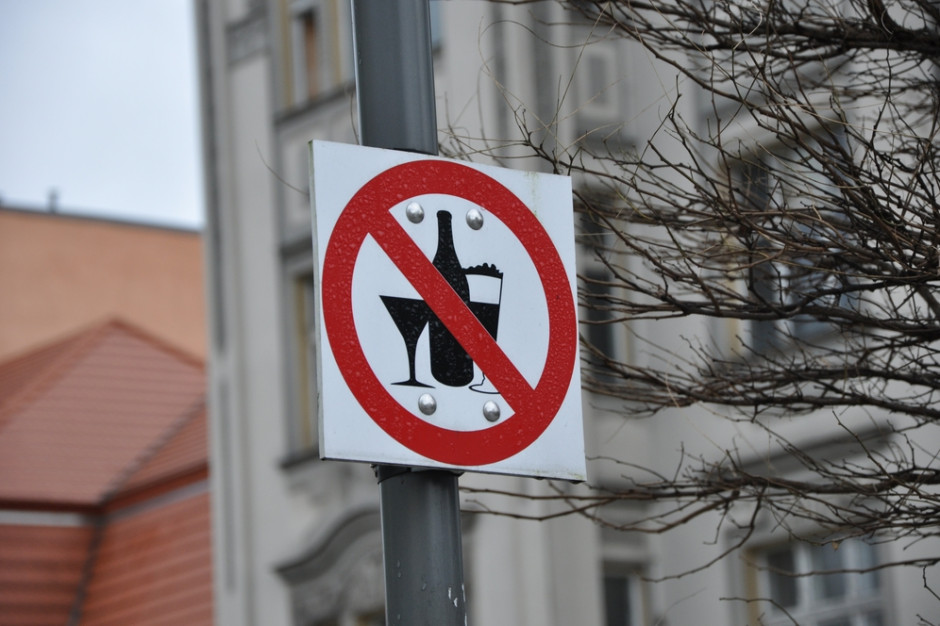 "Miodowa 15". Wiceministra zdrowia Katarzyna Kęcka o reklamach piwa 0 proc. i zakazie alkoholu na stacjach