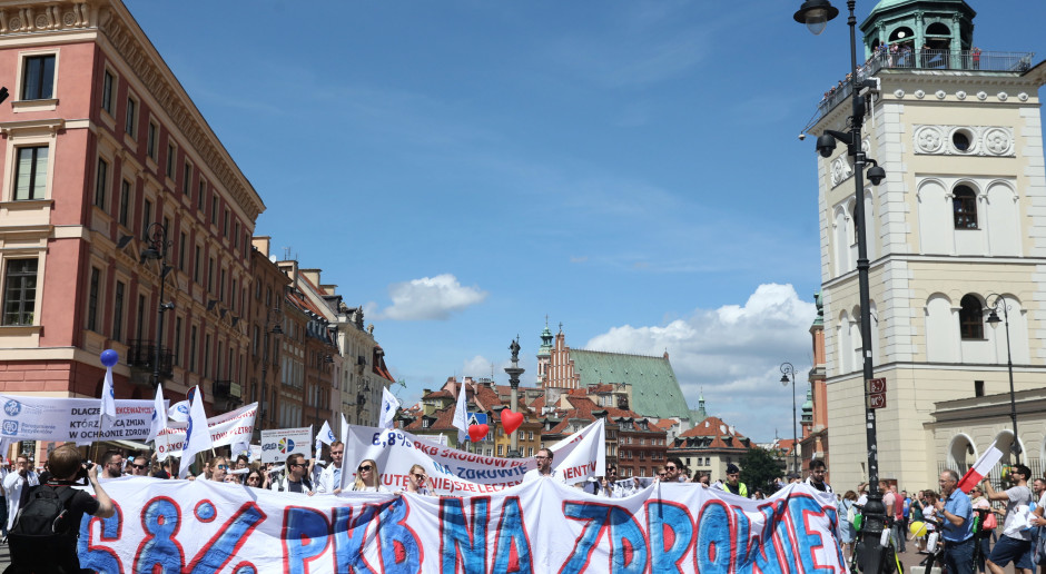 Więcej pieniędzy na zdrowie nie wystarczy. „System premiuje brak efektywności”. Wywiad Rynku Zdrowia