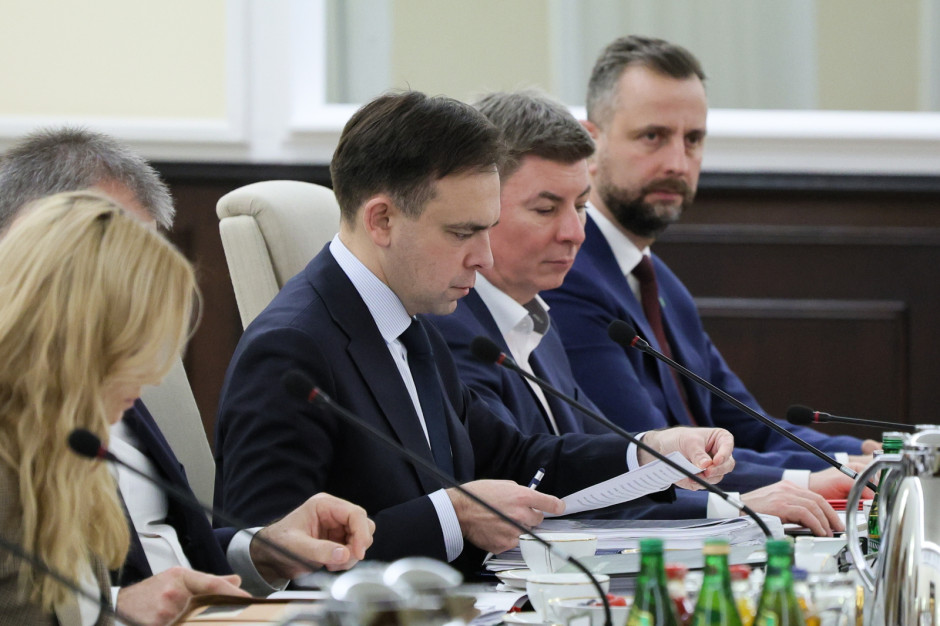 Minister Domański: nie ma przestrzeni na obniżenie składki zdrowotnej. Co z umowami śmieciowymi?