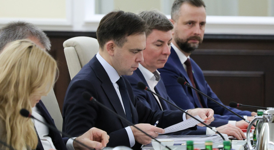 Minister Domański: nie ma przestrzeni na obniżenie składki zdrowotnej. Co z umowami śmieciowymi?