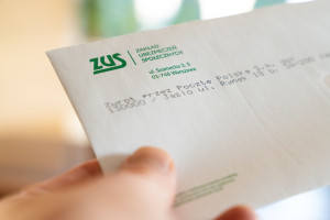 ZUS żąda zwrotu zasiłków sprzed kilkunastu lat od matek. Gigantyczne odsetki