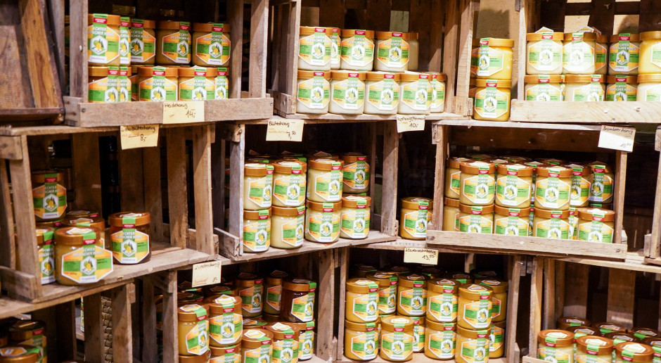 To już pewne: wiosną z półek sklepowych zniknie popularny miód. Zakazała Unia