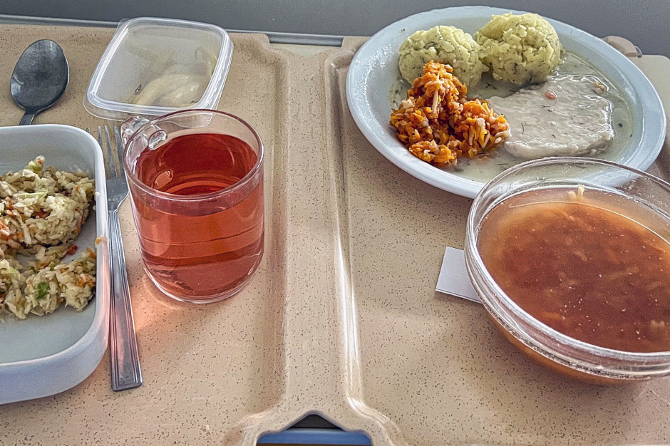 Pielęgniarki, dietetycy i logopedzi chcą decydować o szpitalnych posiłkach. Ponad 200 uwag do projektu