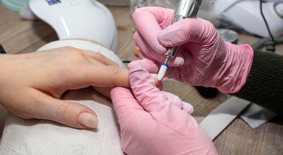 Przedświąteczny szok w salonach kosmetycznych. Wielu Polaków przegapiło zakaz