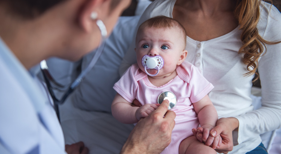 Groźny szczególnie dla niemowląt. "Szczepienia w ciąży nie ochronią wszystkich dzieci"