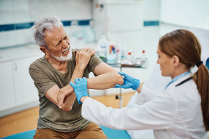 Leczenie bólu przewlekłego ma wyjść ze szpitali. Więcej procedur w AOS, wyższe wyceny