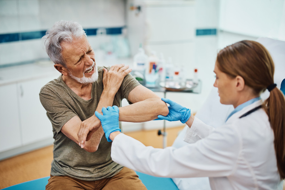 Leczenie bólu przewlekłego ma wyjść ze szpitali. Więcej procedur w AOS, wyższe wyceny