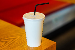 Wyniszcza mózg i jelita. Najgorszy wybór, a i tak pijemy na potęgę