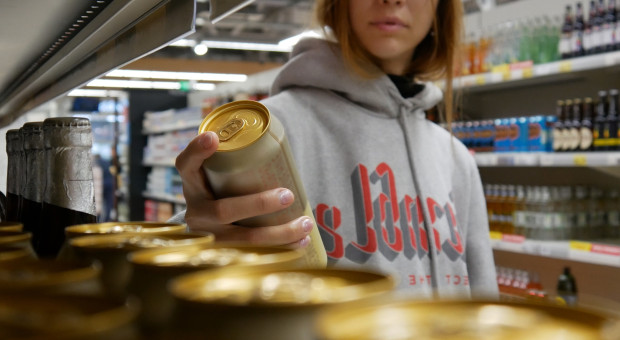 Od zakazu reklamy po regulację cen. W Senacie na stole kluczowe ograniczenia ws. alkoholu