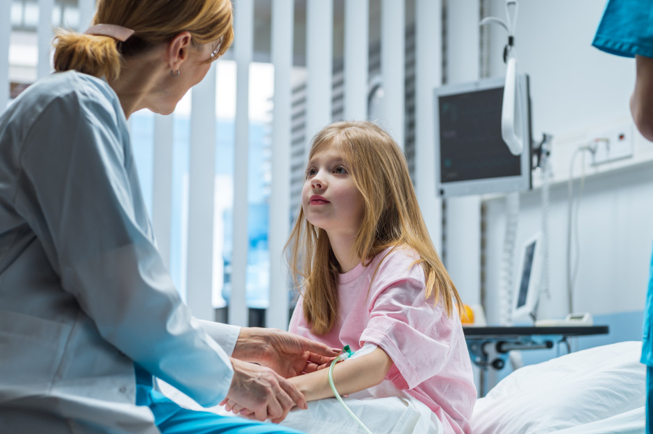 Jest bardzo agresywny, zagraża głównie dzieciom. Polscy lekarze badają skuteczność nowej terapii