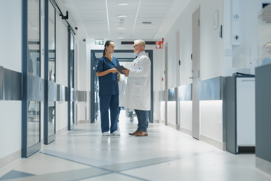 Szpitale muszą wdrażać plany naprawcze. Dyrektorzy: będziemy tworzyć "półkowniki"