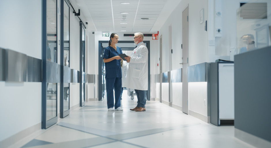 Szpitale muszą wdrażać plany naprawcze. Dyrektorzy: będziemy tworzyć "półkowniki"