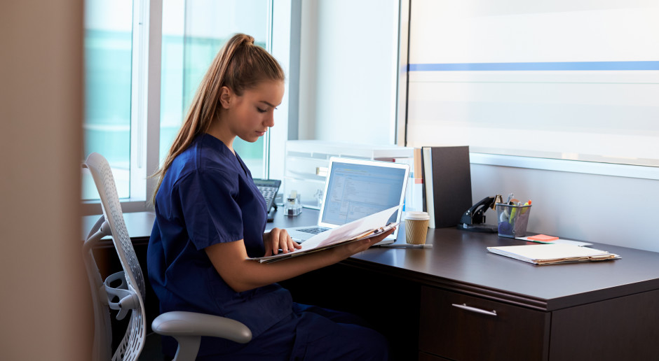 Były wielkie zapowiedzi. Co dalej z elektroniczną kartą szczepień?