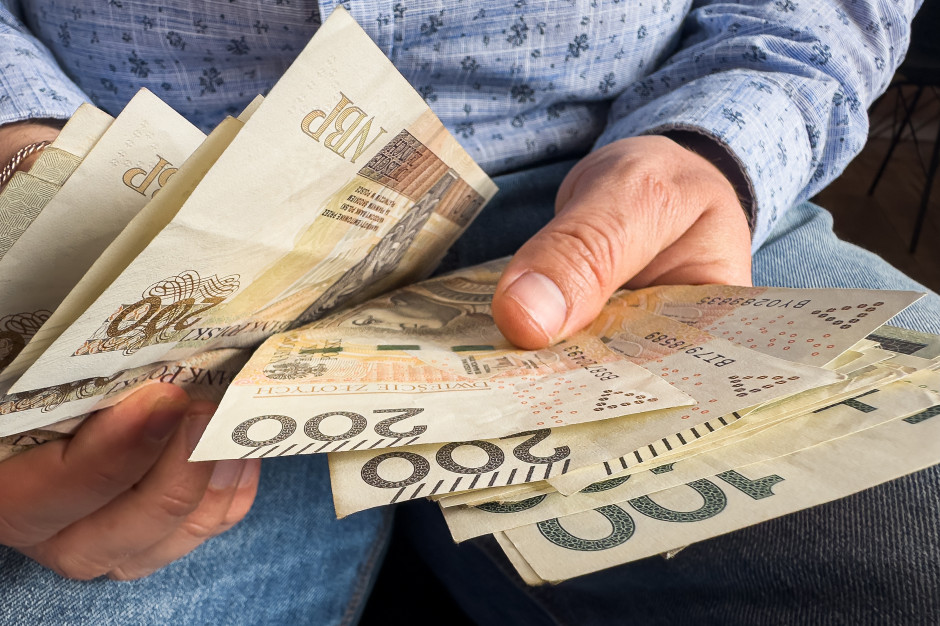 3292 zł specjalnego świadczenia. Nie ma kryterium dochodowego. Mało kto o tym wie