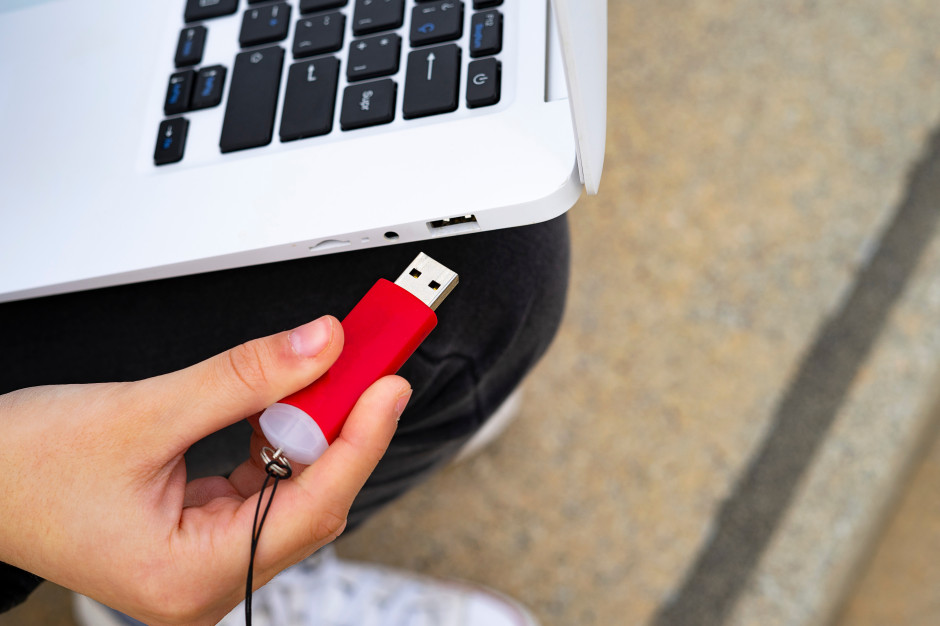 20 tys. zł kary dla sanepidu w Policach po incydencie z pendrive’em