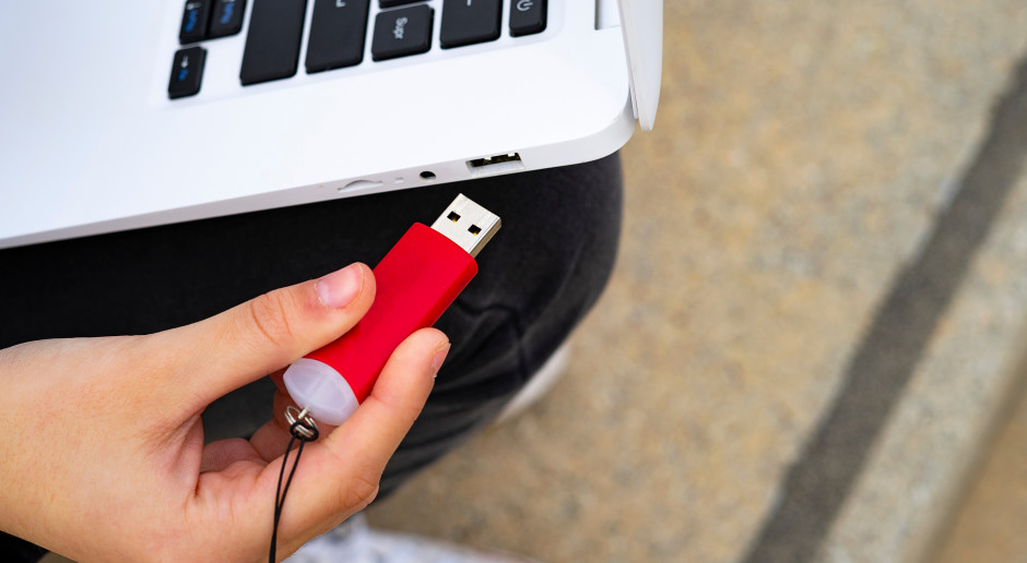 20 tys. zł kary dla sanepidu w Policach po incydencie z pendrive’em