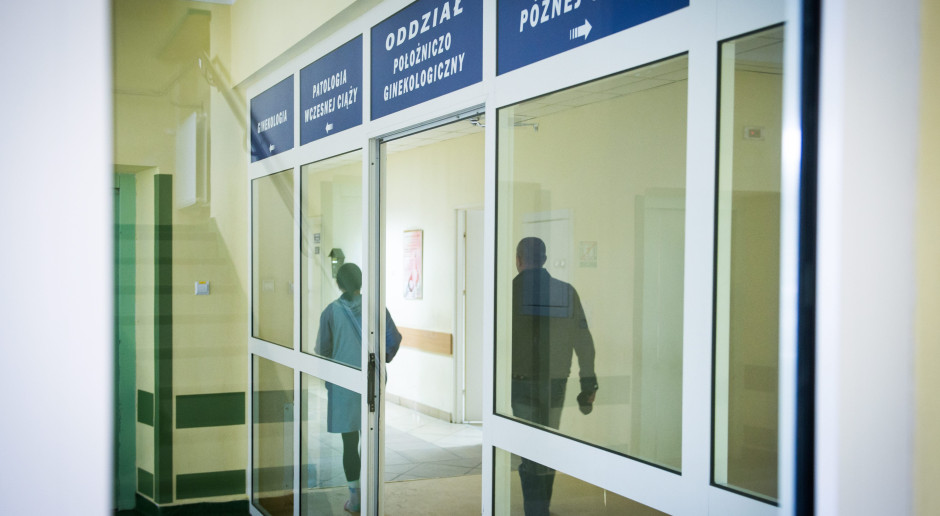 Ekstra pieniędzy nie będzie. W miejsce porodówek izby bez lekarza. Co w razie powikłań?
