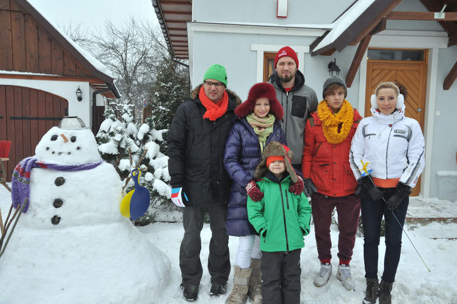 Tomasz Karolak w stroju mikołaja reklamuje piwo. Psychoterapeuta: krzywdzące, nieodpowiedzialne