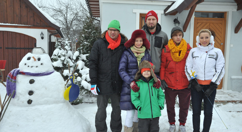 Tomasz Karolak w stroju mikołaja reklamuje piwo. Psychoterapeuta: krzywdzące, nieodpowiedzialne
