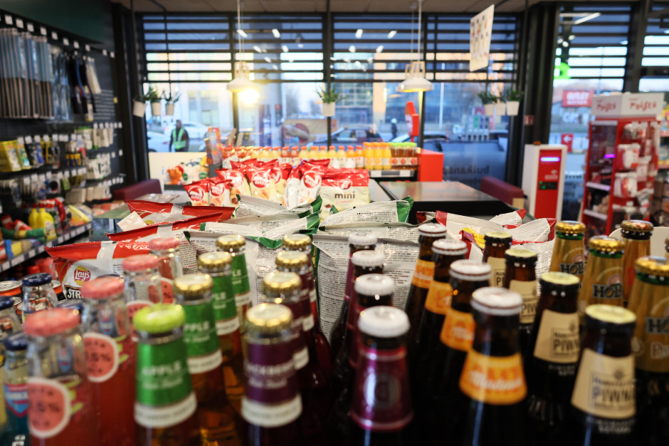 Piwo, wino i wódka tylko "spod lady"? Branża paliwowa chce bezwitrynowej sprzedaży alkoholu