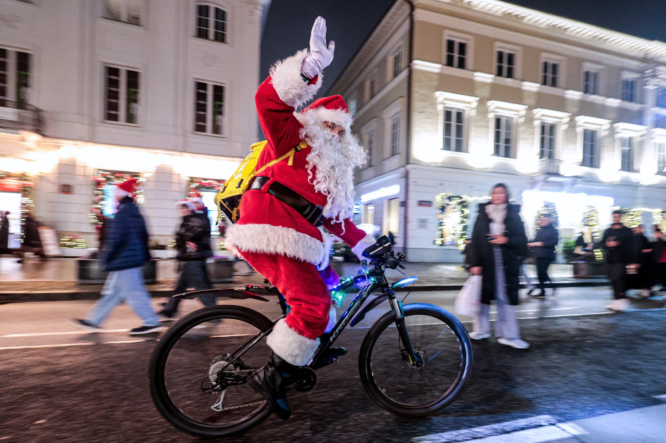 Święty Mikołaj z piwem w reklamie. Były szef PARPA: skandal, dno zostało przebite. Będzie kontrola KRRiT