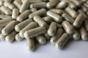 Polacy biorą bez zastanowienia. Tak doprowadzają jelita do ruiny