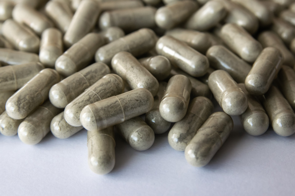 Polacy biorą bez zastanowienia. Tak doprowadzają jelita do ruiny