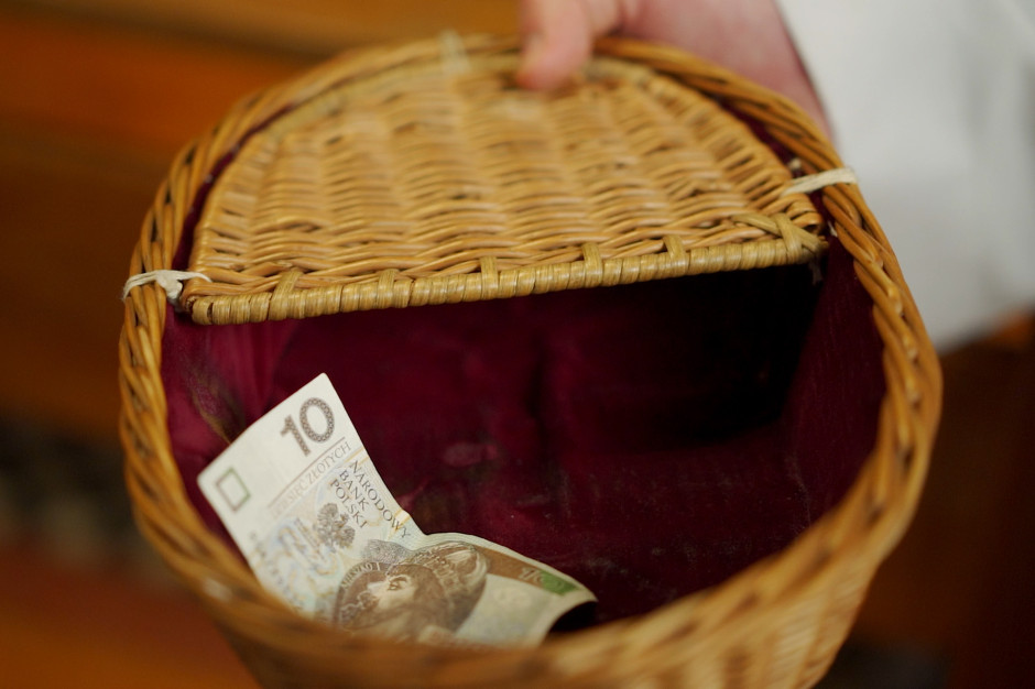 Zaczęła się rewolucja w polskich kościołach. Koniec zbierania na tacę