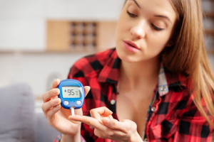 Naukowcy przecierają oczy ze zdziwienia. Jedna czynność obniża cukier we krwi