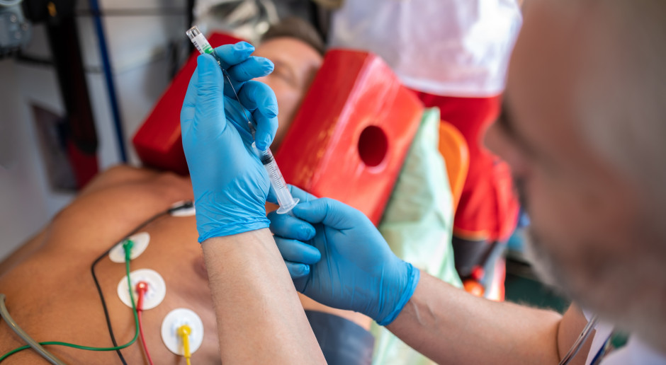 Dramatyczny 2025 rok: ratownik medyczny i lekarz pozbawieni życia przez pacjentów. Czy medycy poczują się bezpieczniej?