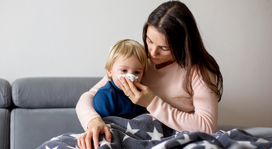 W domu z chorym dzieckiem - ale na nowych zasadach. 1 stycznia ruszą kontrole