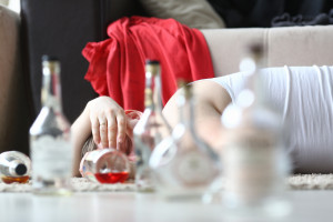 Tak rozpoznasz zatrucie alkoholowe. Ten objaw pojawia się, gdy jest już za późno