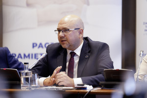 Oskar D. wrócił do sieci, a Lex Szarlatan wciąż w drodze. RPP o terminie końca prac