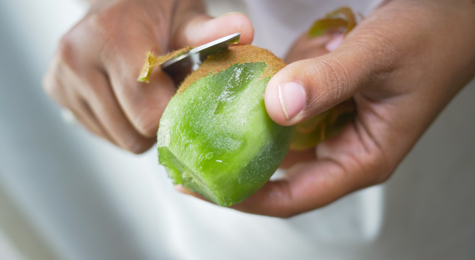 Obierasz ten owoc? To błąd. Nie masz pojęcia, ile tracisz