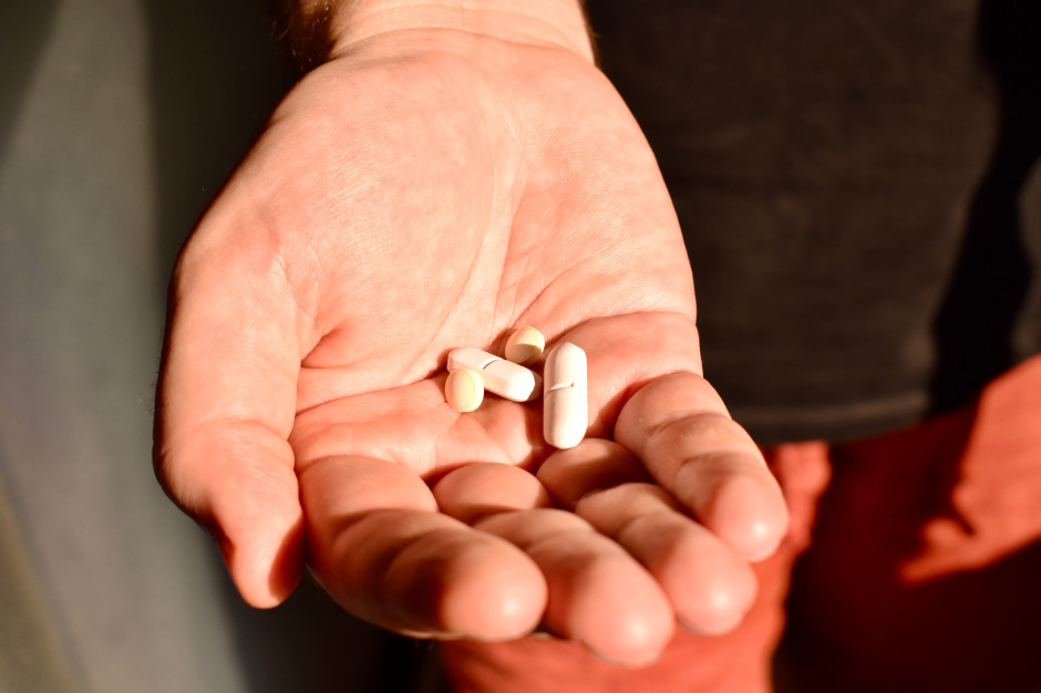 Ryzyko udaru i zawału. Popularny suplement groźny dla zdrowych osób