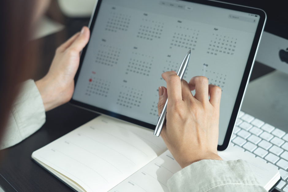 Te osoby mogą odebrać dzień wolny. PIP wyjaśnia, bo nie każdemu się należy