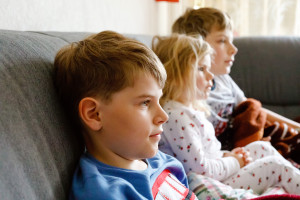  dzieci są bombardowane reklamami alkoholu