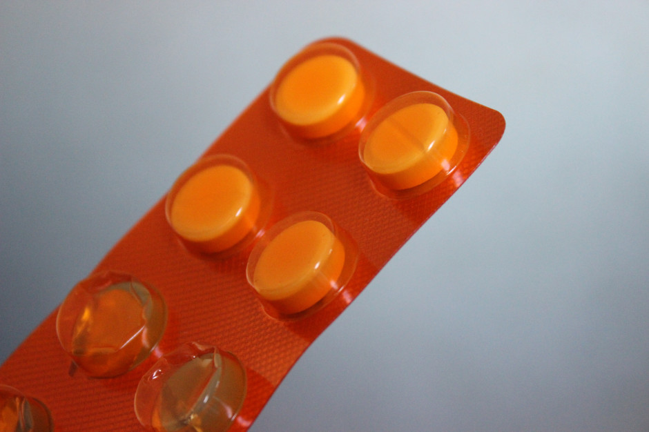 10 lat brali popularną witaminę. Badacze: realne zagrożenie dla płuc