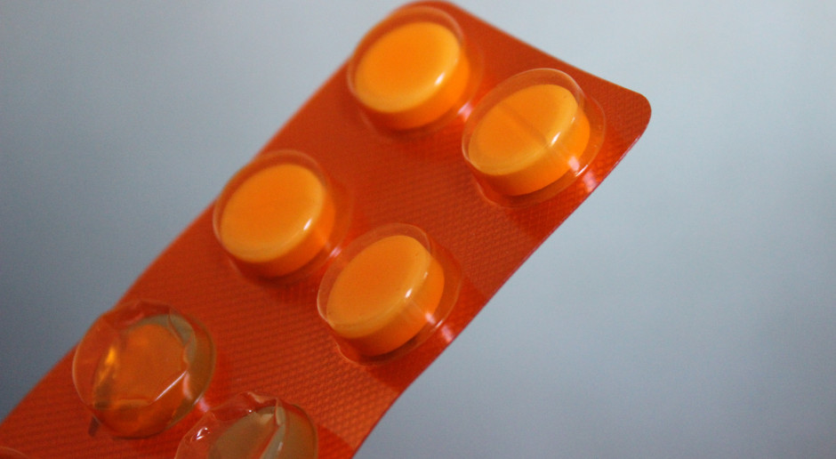 10 lat brali popularną witaminę. Badacze: realne zagrożenie dla płuc