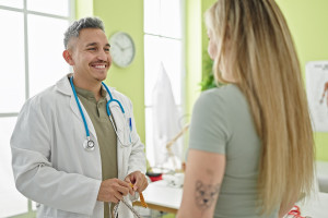 Polacy płacą nawet 1000 złotych, a mogą mieć za darmo z NFZ. Mało kto o tym wie