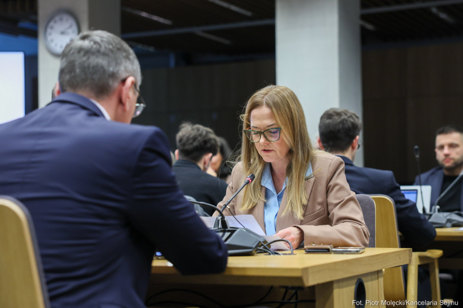 3 mln puszek piwa dziennie i 186 mld zł strat. Alkoholowy dylemat rządu