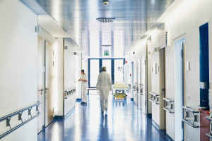 Samorządy województw ostrzegają: łączenie szpitali bez realnego wsparcia to ryzyko