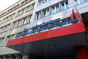 Prawie 100 mln zaległości. Problemy finansowe szpitali destabilizują publiczną służbę krwi