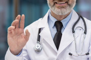 100 tys. obserwujących i fikcyjny lekarz. Demagog opisał mechanizm oszustwa