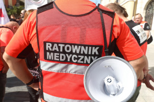 Samorząd wyznaczył składkę dla ratowników medycznych. Jej wysokość wywołała burzę